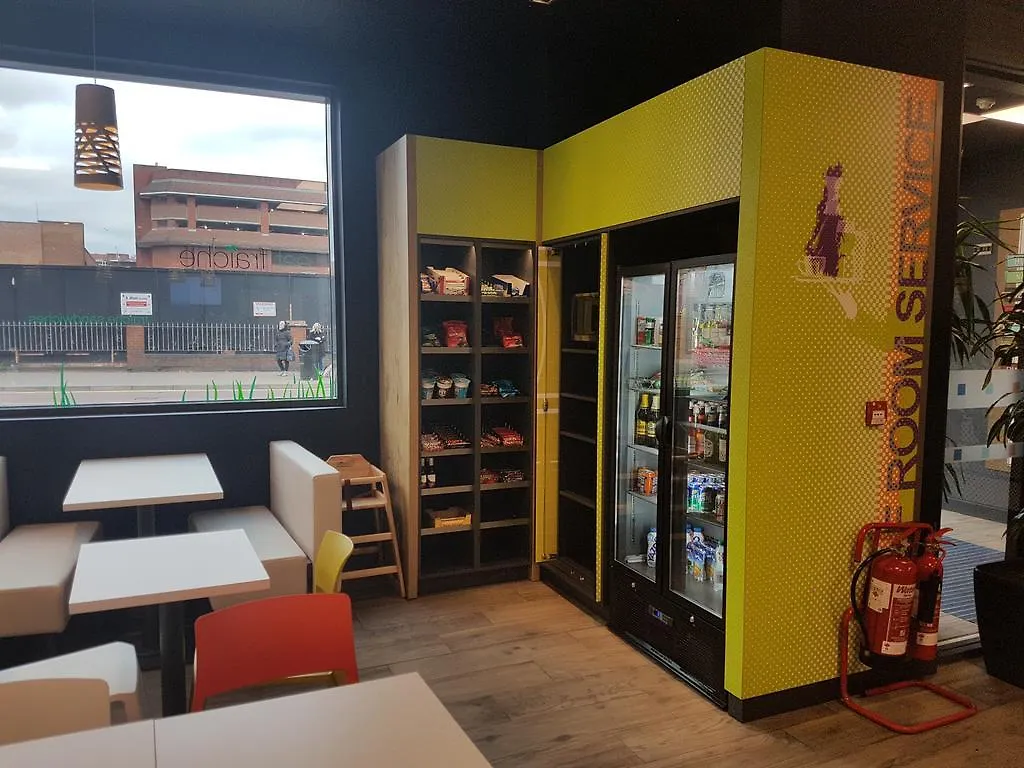 Ibis Budget London Hounslow 2*,