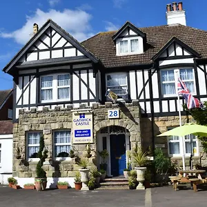 Bed & Breakfast Gatwick Castle, Horley