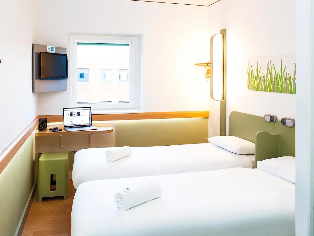 Ibis Budget London Hounslow 2*,