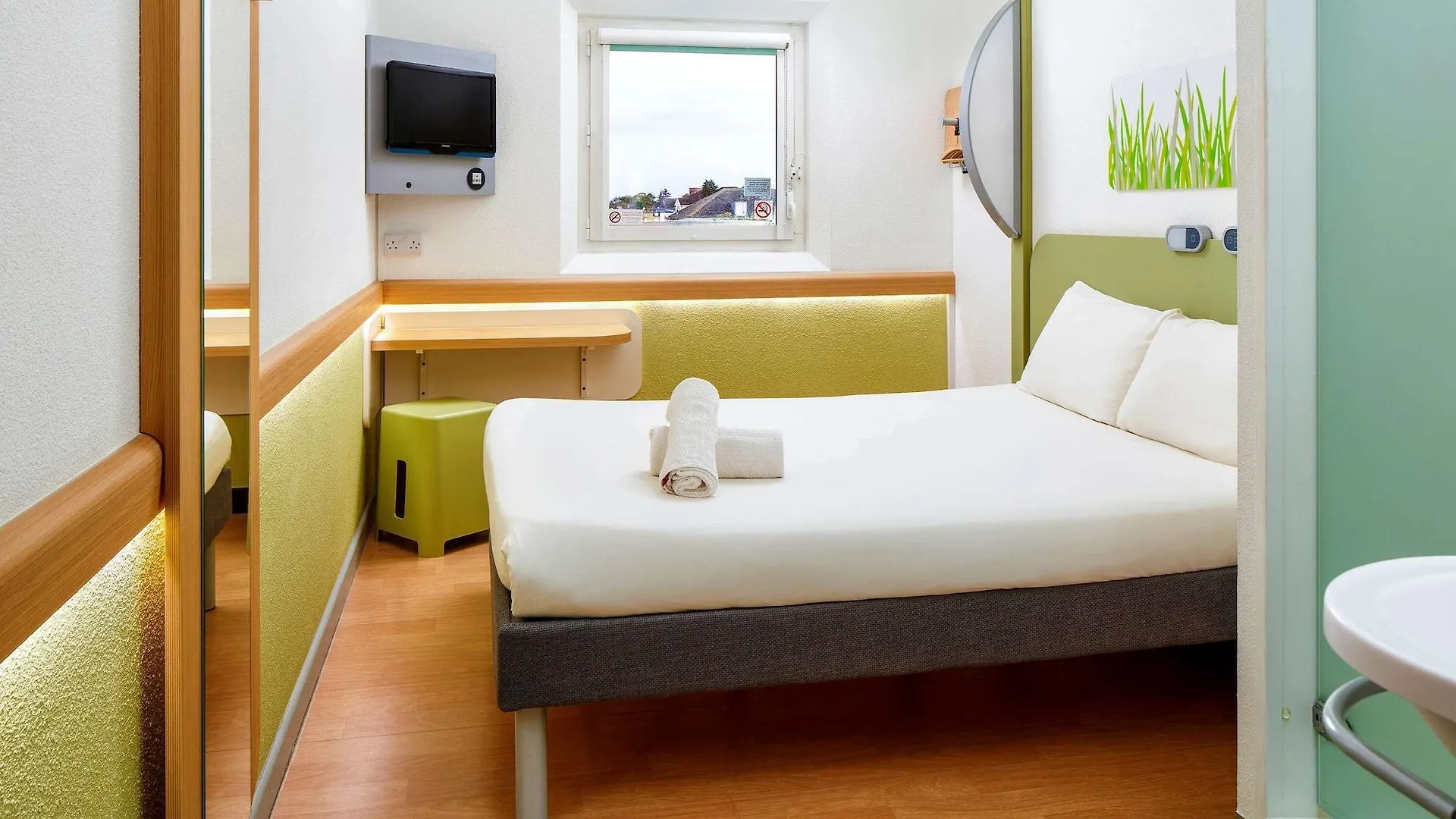 Ibis Budget London Hounslow 2*,