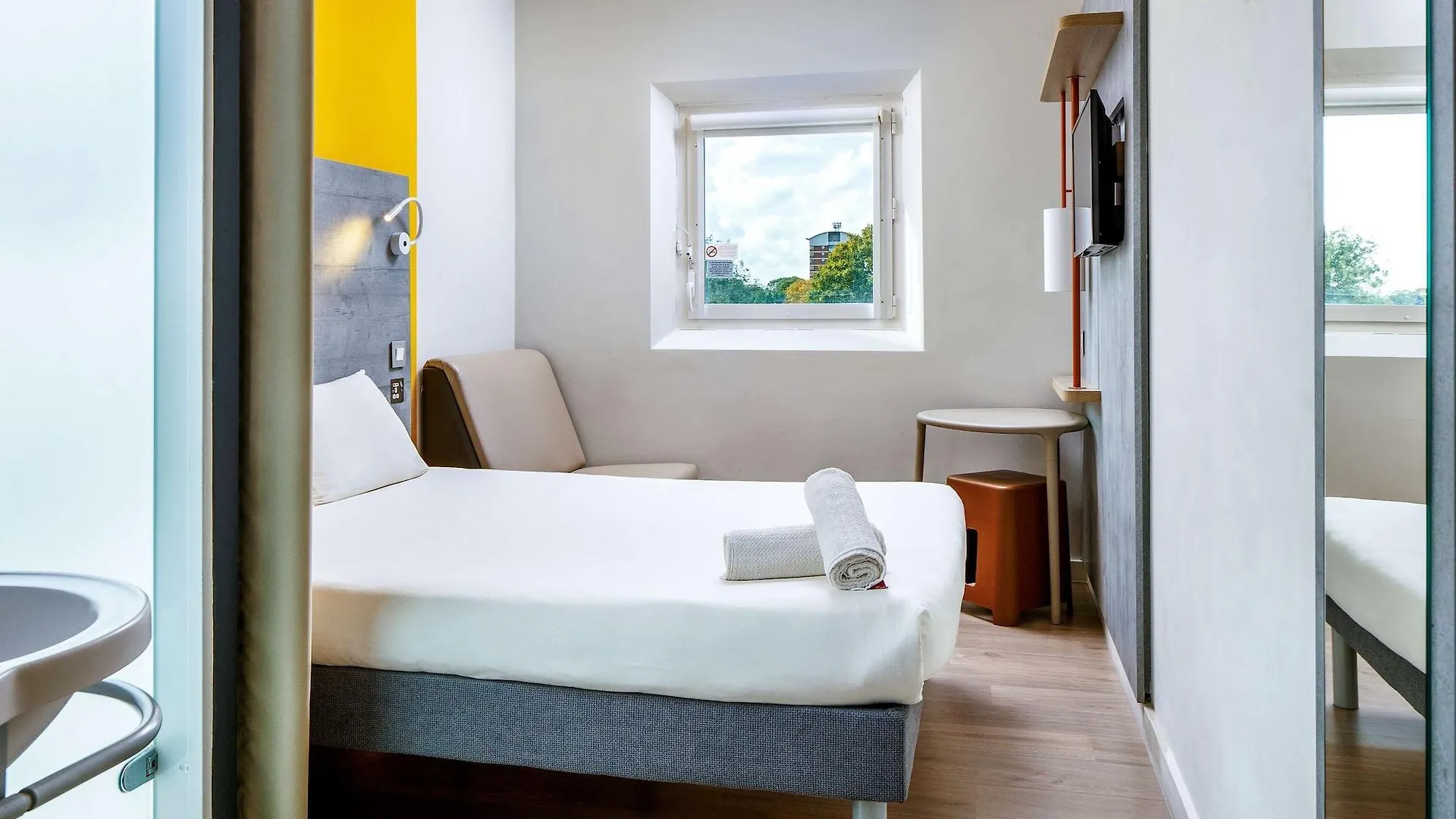 Ibis Budget London Hounslow 2*,