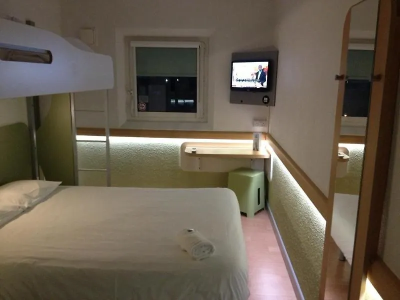 Ibis Budget London Hounslow 2*,